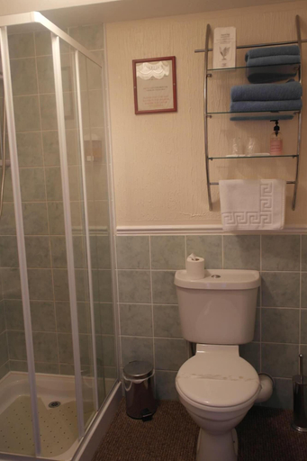 Bathroom 4, Monravon Guest House, Gwynedd