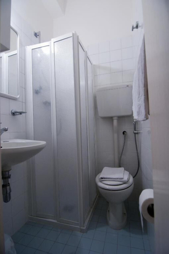 Bathroom 4, Hotel Savina, Rimini