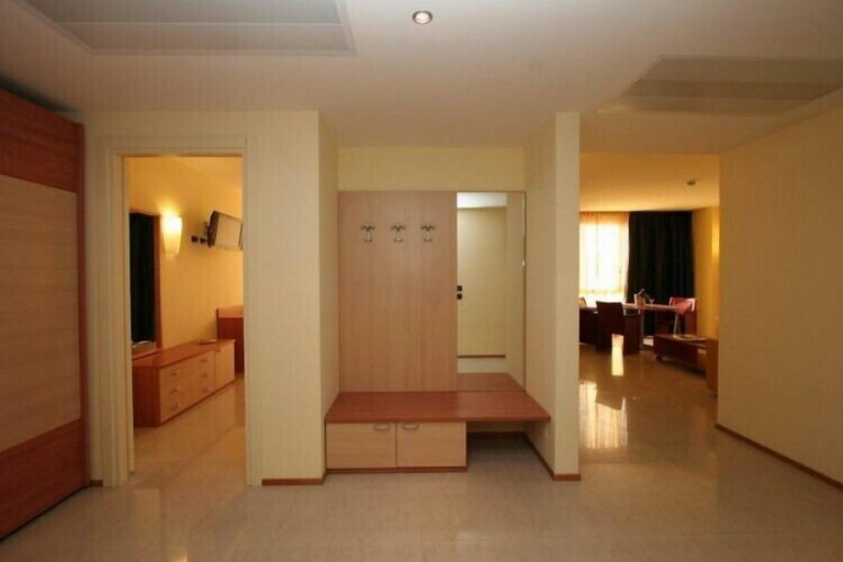 Others 4, Hotel Ristorante Salyut, Sondrio
