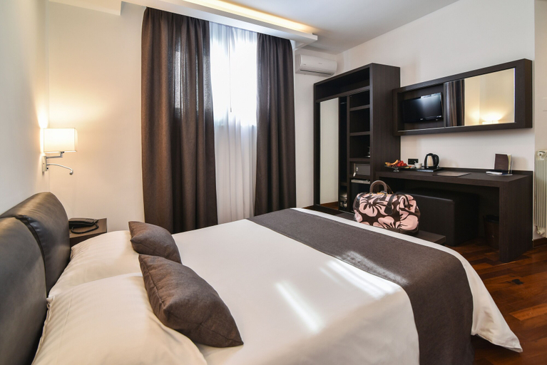 Bedroom 4, Hotel Palma, Napoli