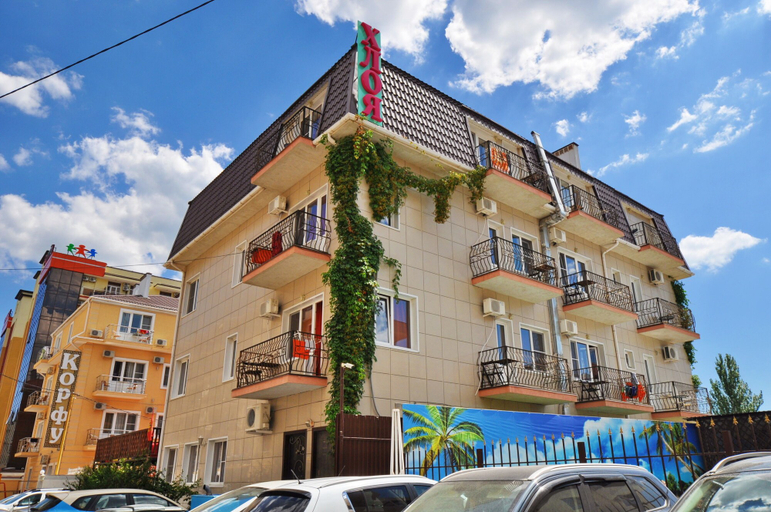 Exterior & Views