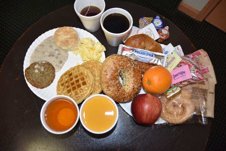 Food & Drinks 5, Super 8 by Wyndham Tifton, Tift