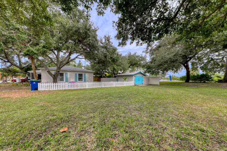 Others 5, BeachTrail Lodging, Pinellas