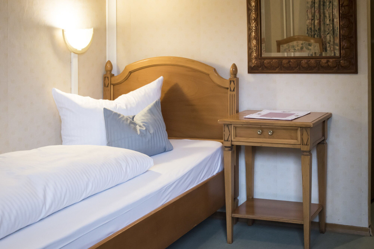 Bedroom 4, Hotel Askania, Miesbach