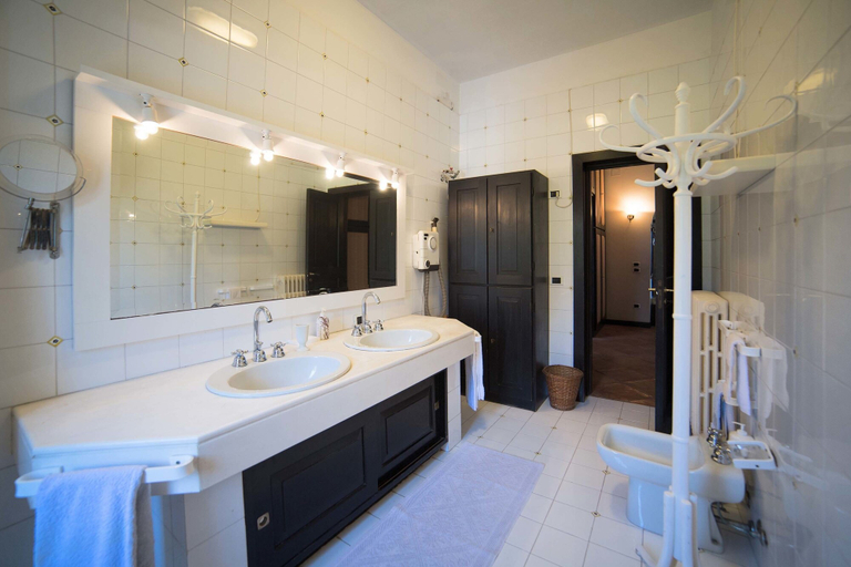 Bathroom 4, Villa Pignatelli, Lecce