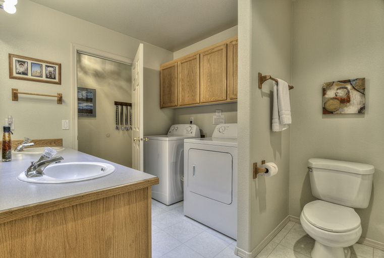Bathroom 3, Ollalie Lane 7, Deschutes