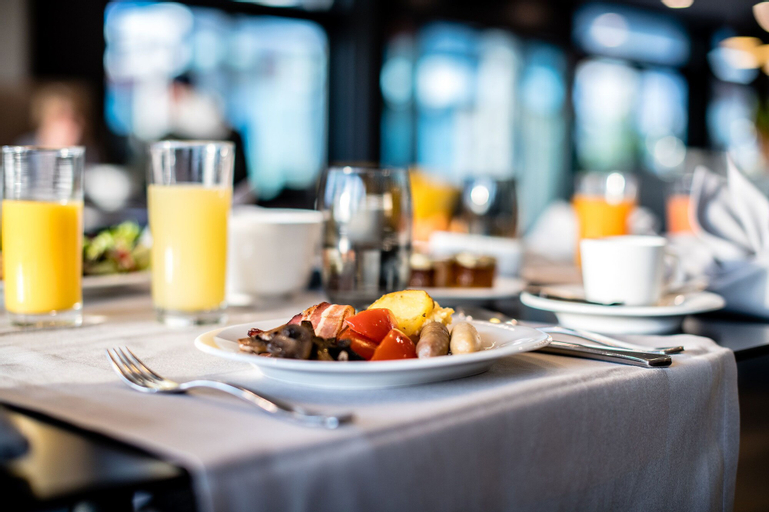 Food & Drinks 9