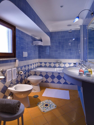 Bathroom 5, Hotel Mare Blu, Napoli