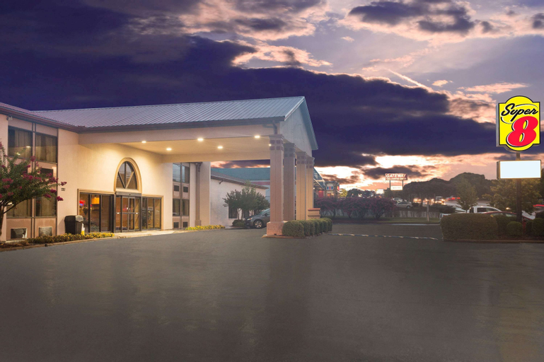 Super 8 by Wyndham Oxford, Lafayette