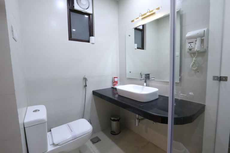 Bathroom 5, Hotel Surya International, Delhi