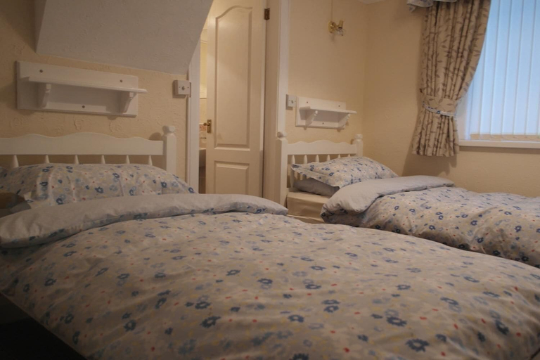 Bedroom 3, Monravon Guest House, Gwynedd