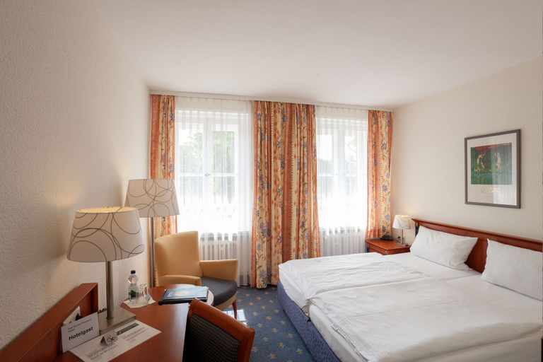 Bedroom 3, Hotel Am See, Salzgitter