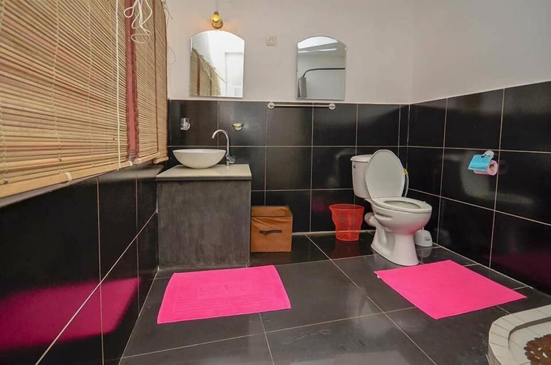 Bathroom 3, Hotel La casa Di Luna, Analamanga