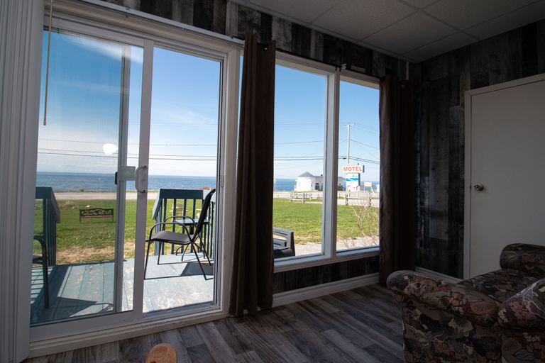 Others 4, Motel de la mer, Rimouski-Neigette