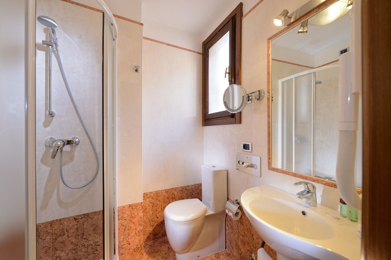Bathroom 4, Hotel Ambassador Tre Rose, Venezia
