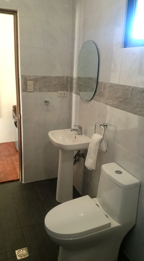 Bathroom 4, Alona Pawikan, Panglao