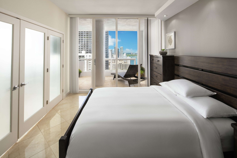 Bedroom 4, DoubleTree by Hilton Grand Hotel Biscayne Bay, Miami-Dade