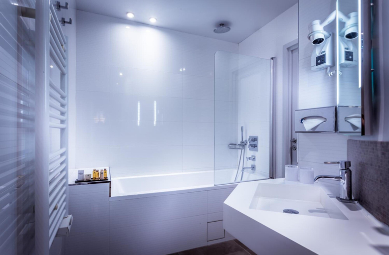 Bathroom 5, Hotel Opera Marigny, Paris