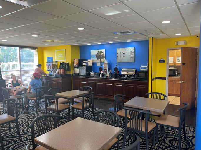 Food & Drinks 5, Days Inn & Suites by Wyndham Fort Pierce I-95, Saint Lucie