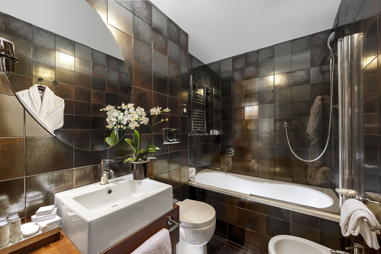 Bathroom 4, Hotel Metropolis, Roma