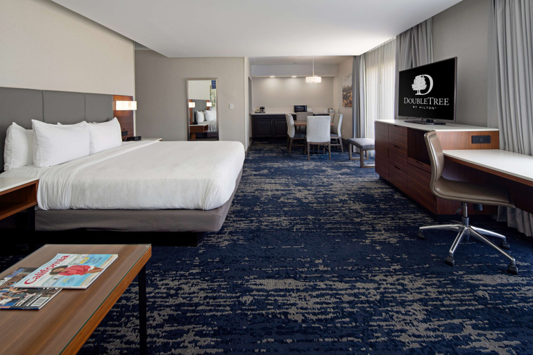 Bedroom 4, DoubleTree by Hilton Hotel Bakersfield, Kern