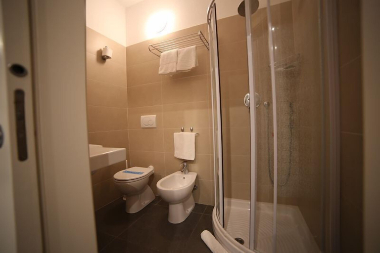 Bathroom 4, Hotel Santa Lucia, Venezia
