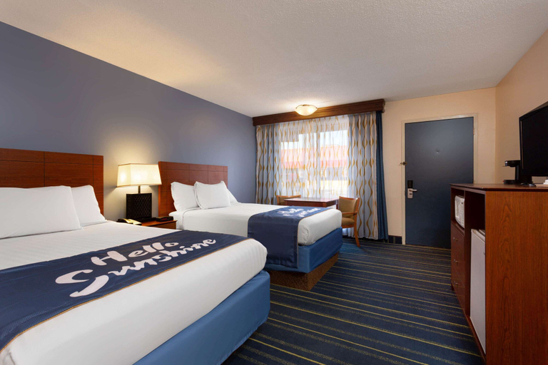 Bedroom 3, Days Inn by Wyndham Breezewood, Bedford