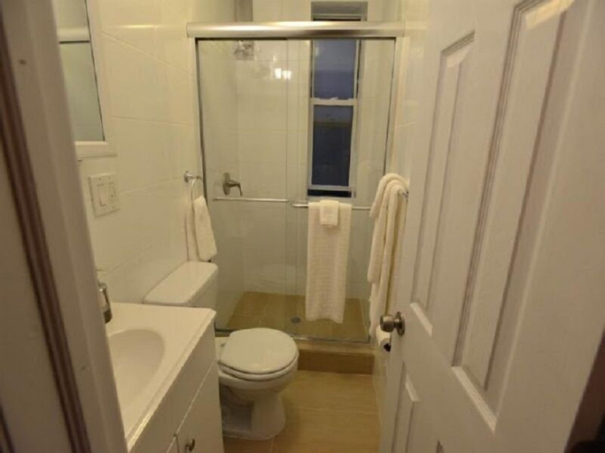 Bathroom 3, Hamilton Heights Stylish Apartments, New York