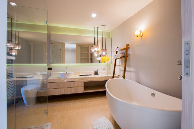 Bathroom 5, Mandarava Resort and Spa Karon Beach, Pulau Phuket