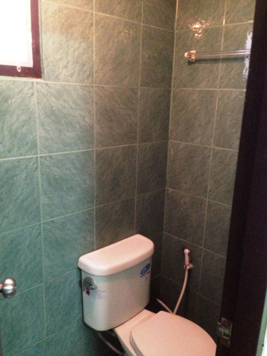 Bathroom 4, Amarin Inn, Phra Nakhon