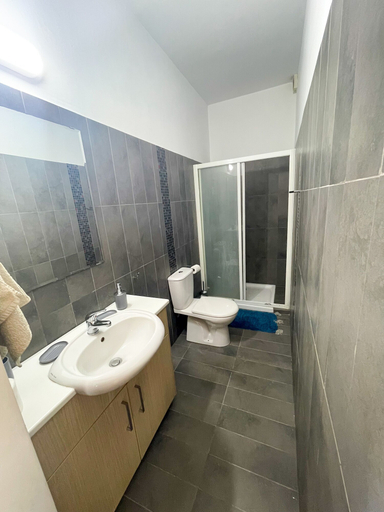 Bathroom, High Speed Holiday Apartment, Larnaca