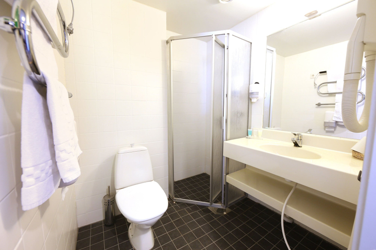 Bathroom 4, Finlandia Hotel Airport Oulu, Northern Ostrobothnia