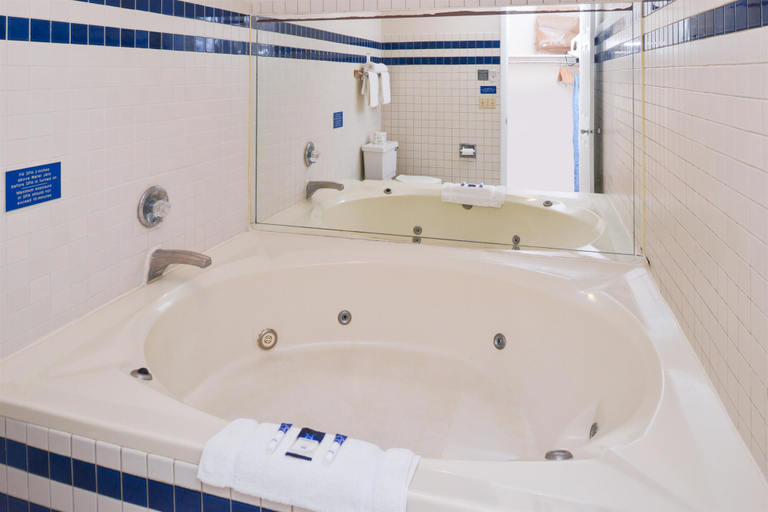 Bathroom 4, Americas Best Value Inn Plattsburgh, Clinton