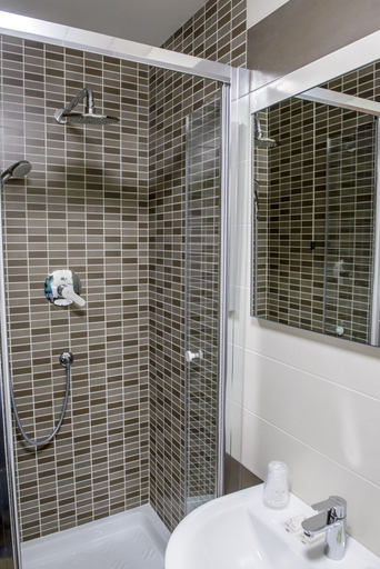 Bathroom 5, Hotel Emmaus, Rome