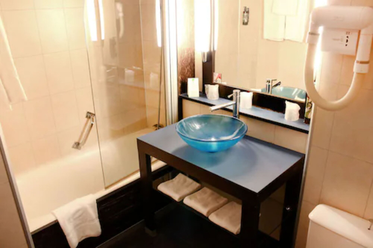 Bathroom 5, Hôtel Castel Vecchio, Corse-du-Sud