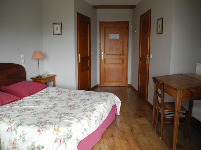 Bedroom 2, Chambres d'hôtes du Plateau de la Danse, Loire