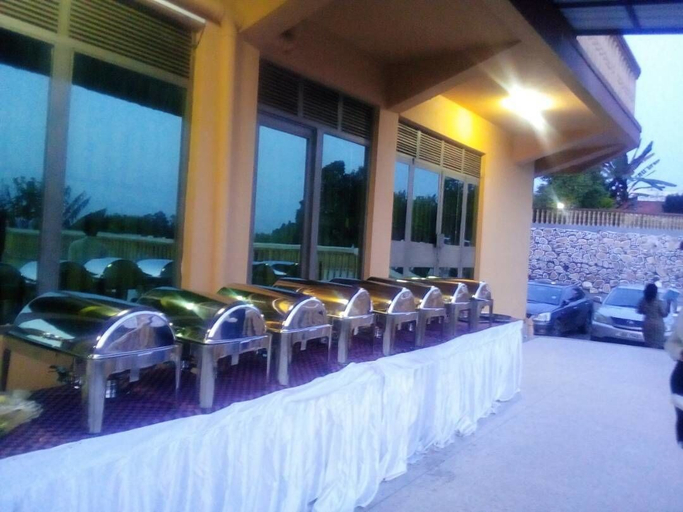 Business Facilities, Crane Resort Hotel, Igara