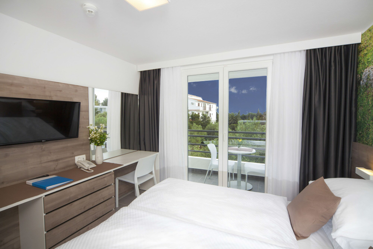 Bedroom 3, Bluesun Hotel Neptun, Tučepi