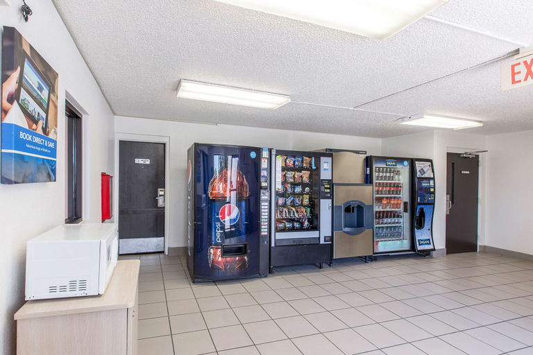 Food & Drinks 5, Motel 6 Council Bluffs, IA - Omaha East, Pottawattamie
