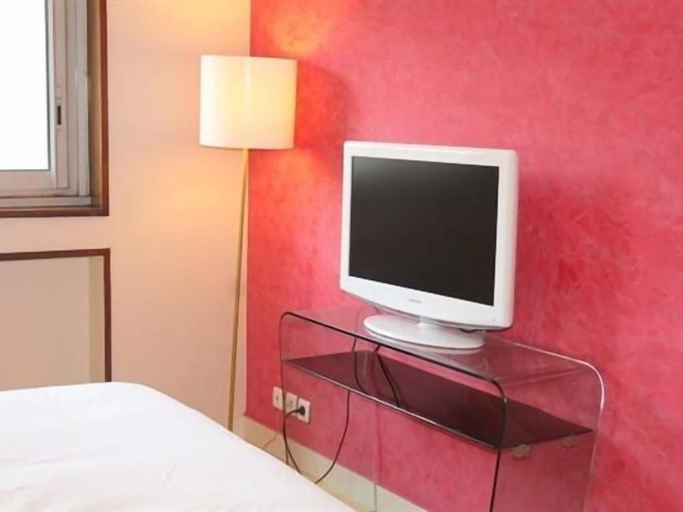 Bedroom 5, Short Stay Paris Apartments, Paris