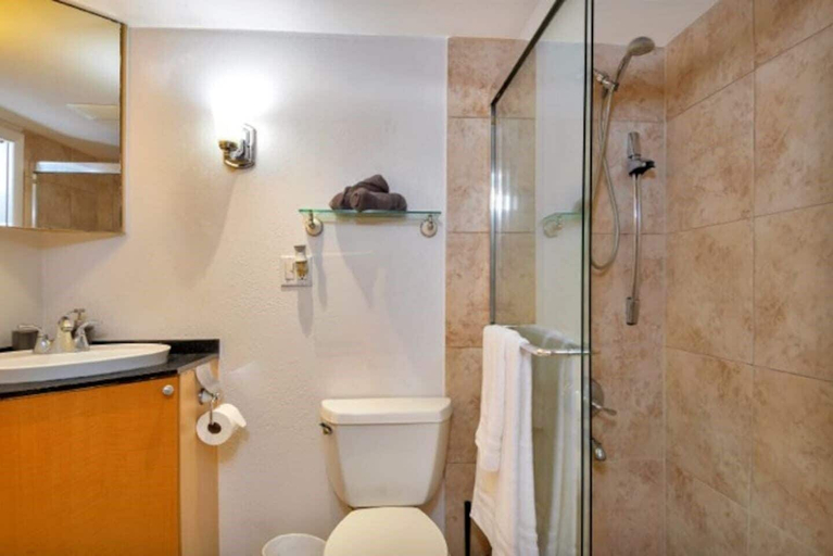 Bathroom 3, Amazing Apartment,hallandale Beach, Walk to Ocean!, Broward