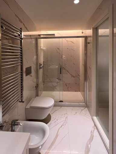 Bathroom 5, Martina Suites, Rome