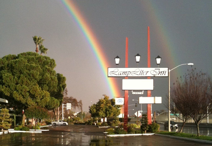 Exterior & Views 2, Lamp Liter Inn, Tulare