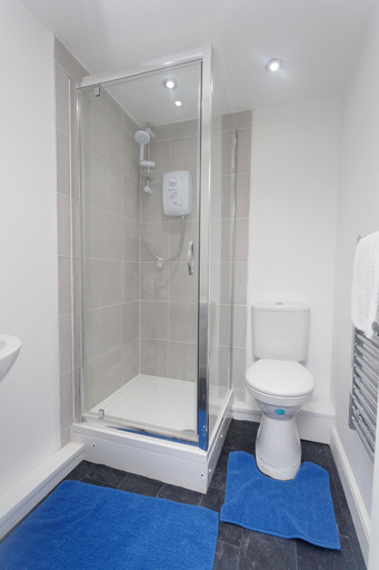 Bathroom 3, Leeds House, Leeds