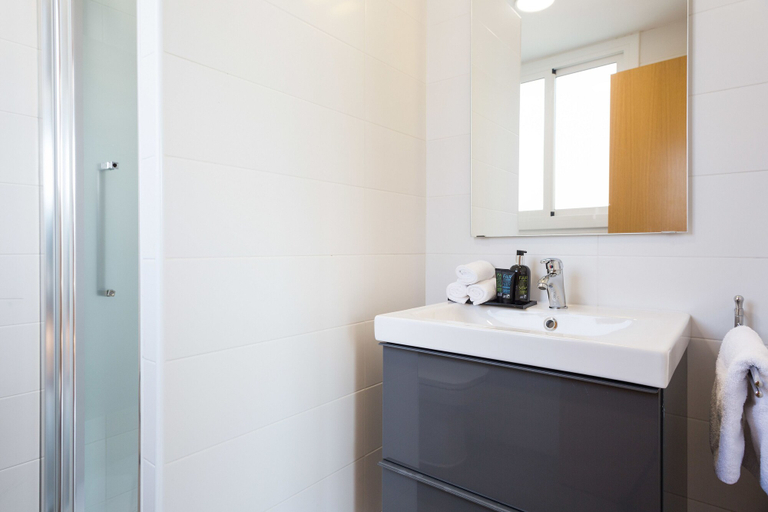 Bathroom 5, Bonavista Apartments - Pedrera, Barcelona