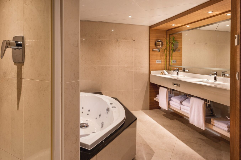 Bathroom 5, Mövenpick Lausanne, Lausanne