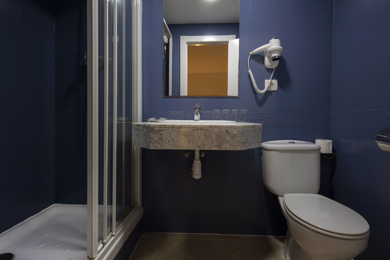 Bathroom 3, Yomo Hostal BCN Port, Barcelona