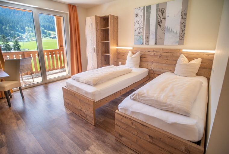Bedroom 3, COOEE alpin Hotel Dachstein, Gmunden