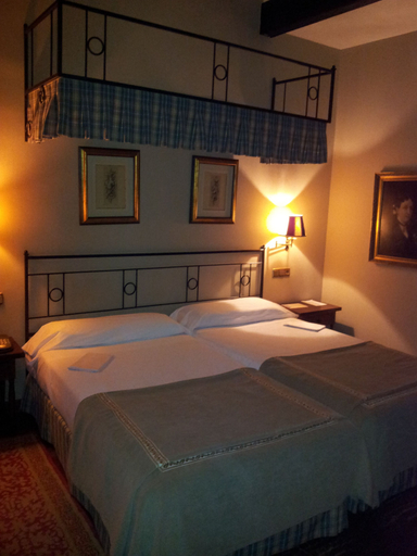 Bedroom 2, Parador De Santillana De Gil Blas, Cantabria