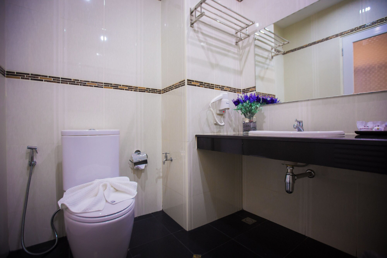 Bathroom 5, The S.G Hotel, Muang Buri Ram